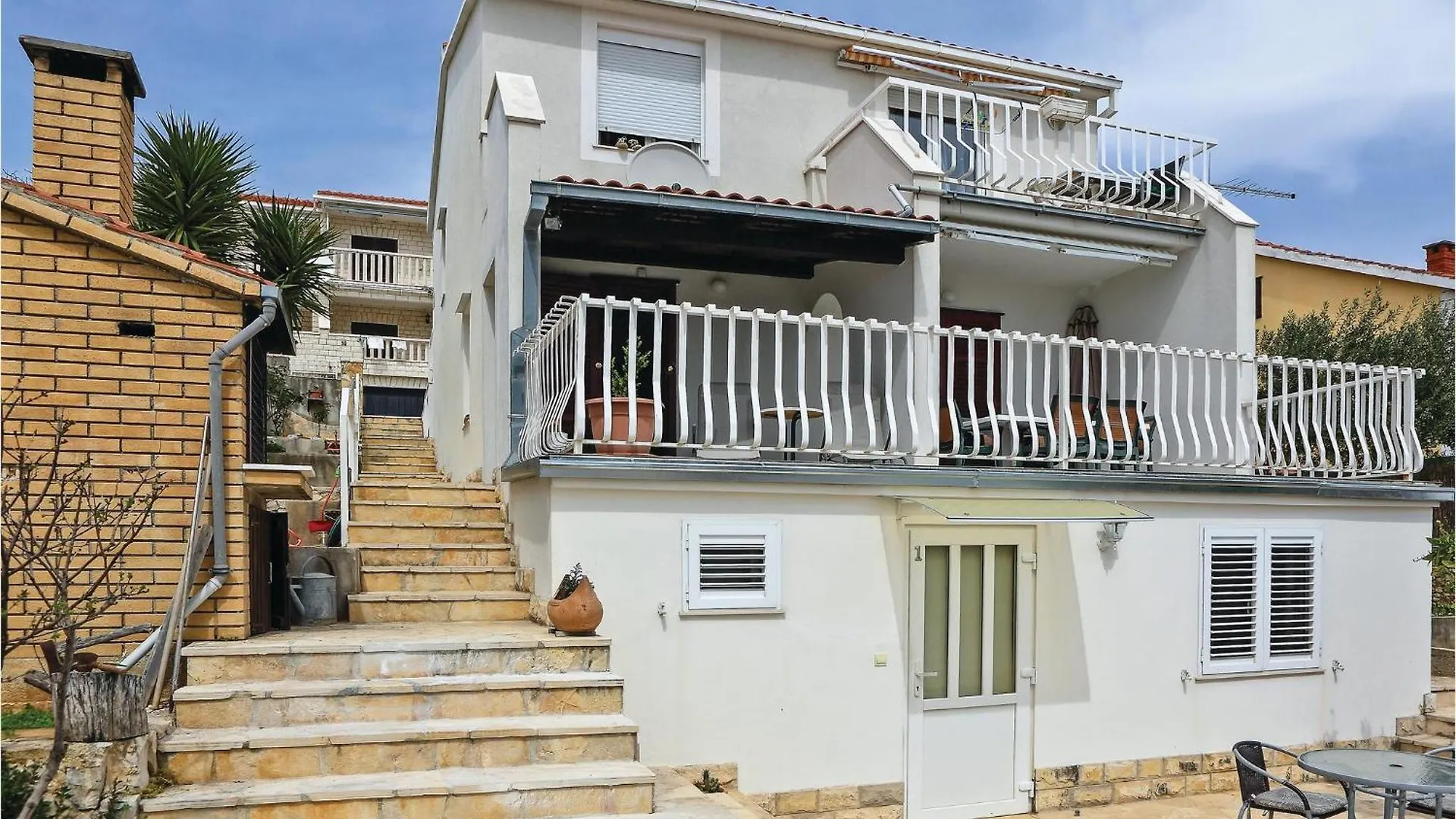 1 Bedroom Amazing Apartment In Okrug Gornji Trogir