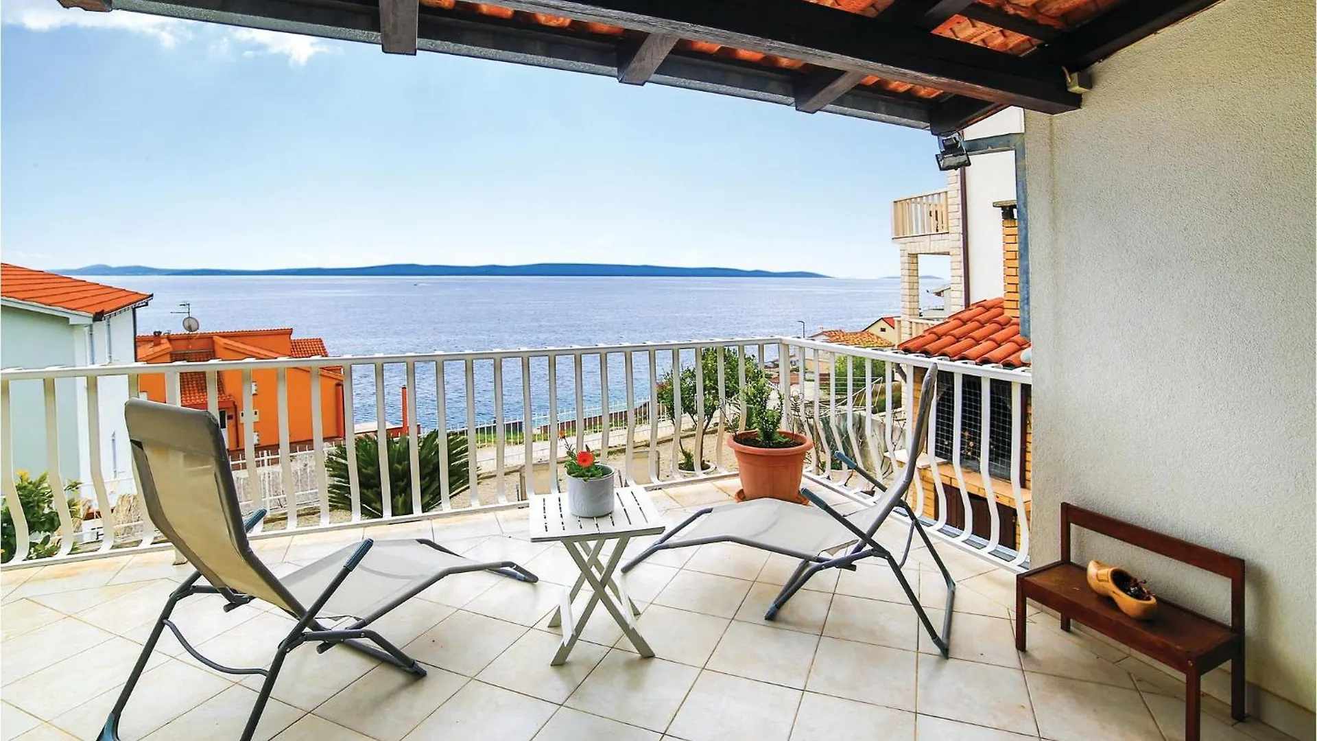 1 Bedroom Amazing Apartment In Okrug Gornji Trogir