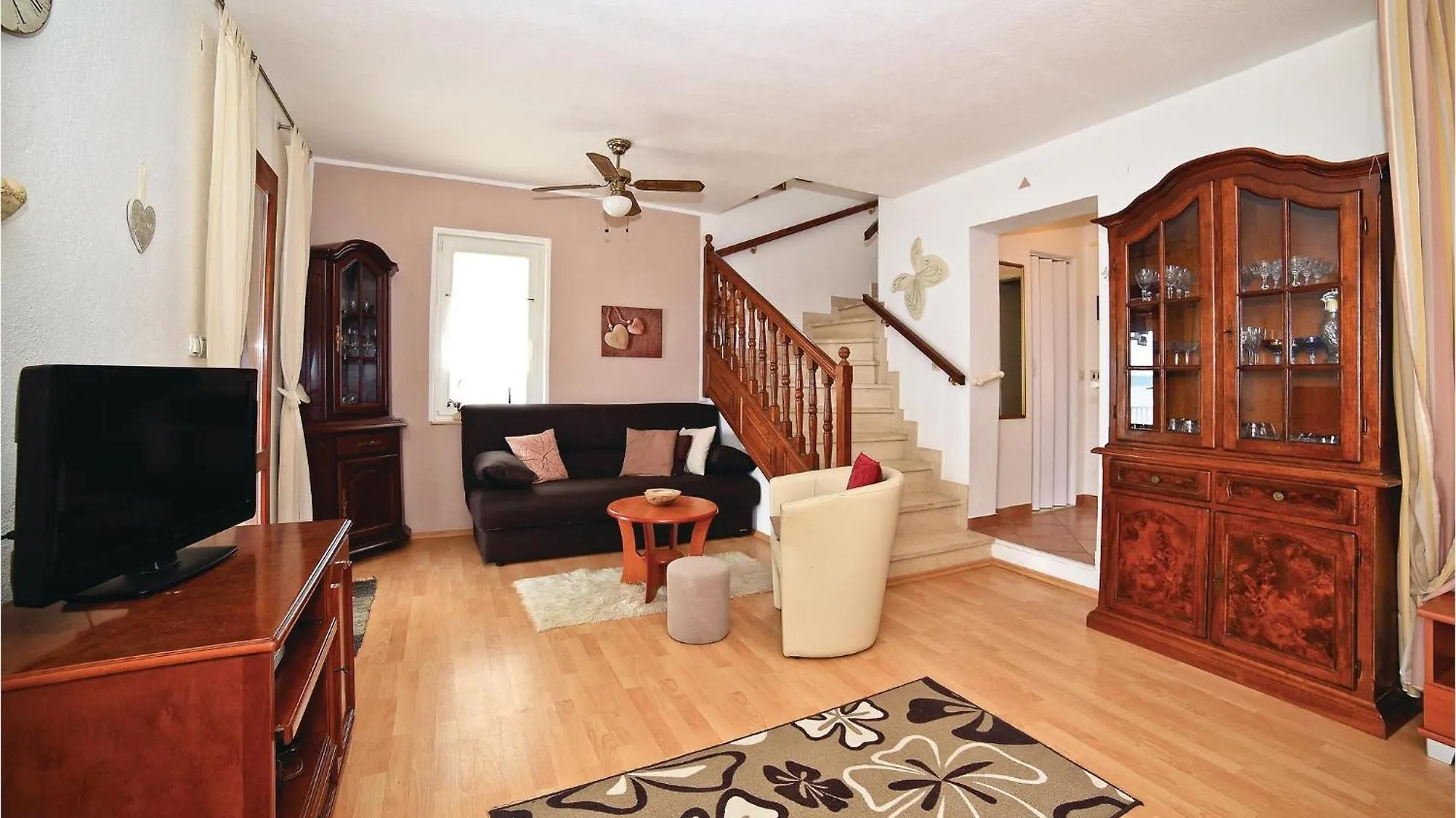 1 Bedroom Amazing Apartment In Okrug Gornji Trogir